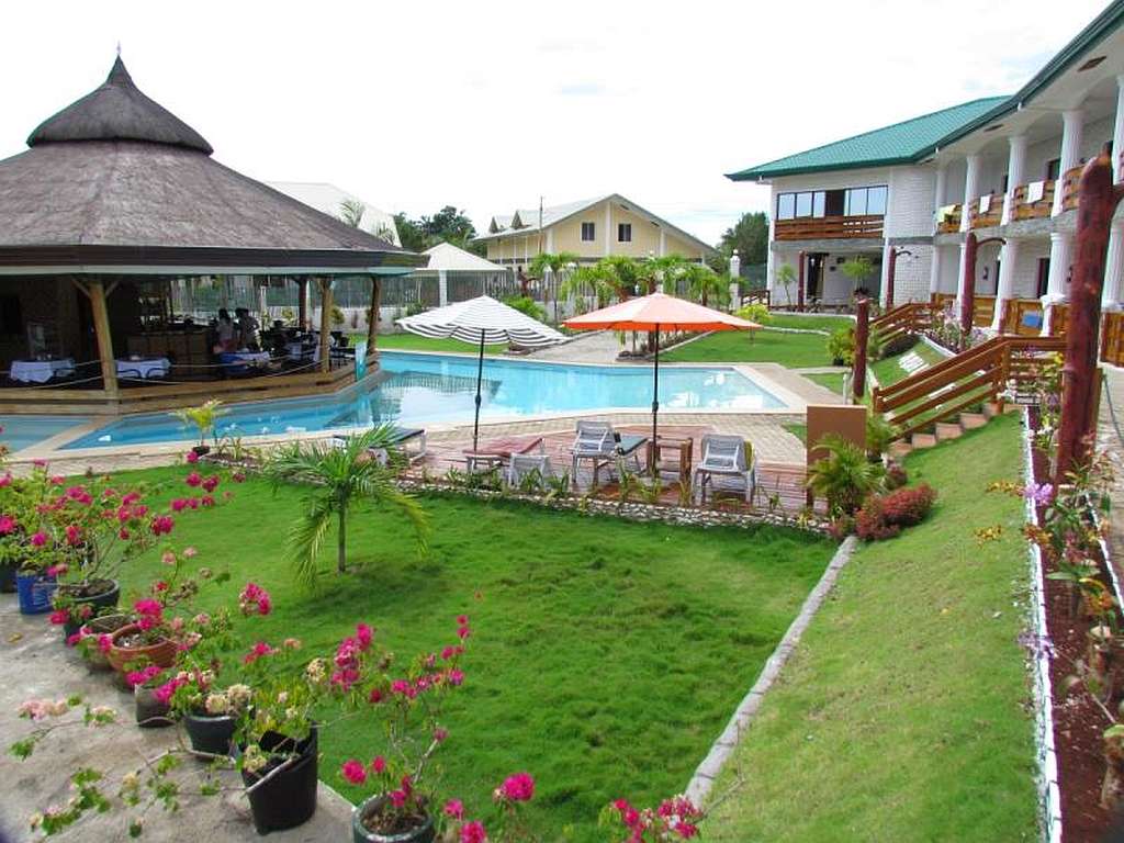 Reasonable Rates At The Harmony Hotel Panglao, Bohol, Philippines 001