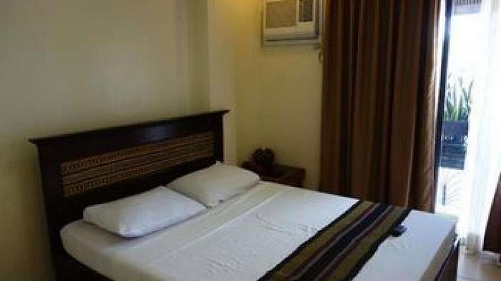 A Very Reasonable Price At The Wregent Plaza Hotel Book Now! 005